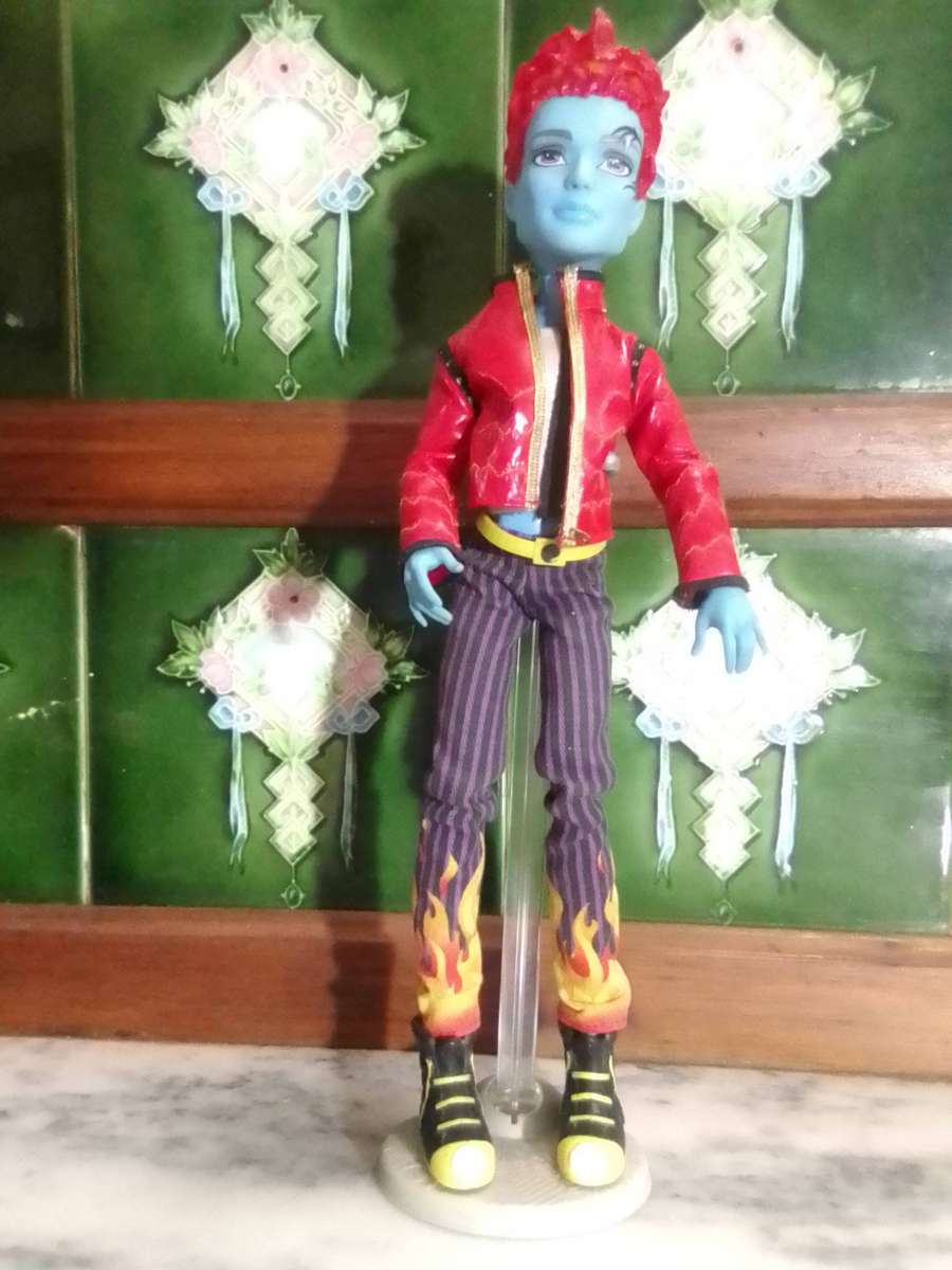 Rare 1st Edition Wave by Mattel. Monster High 2010 Yr. "HOLT HIDE" Where there's Smoke there's Me.