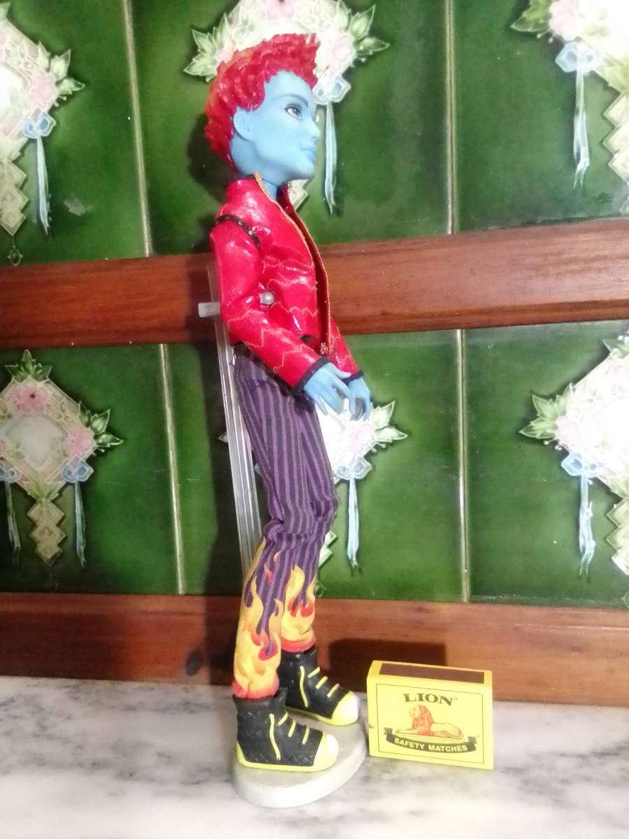 Rare 1st Edition Wave by Mattel. Monster High 2010 Yr. "HOLT HIDE" Where there's Smoke there's Me.