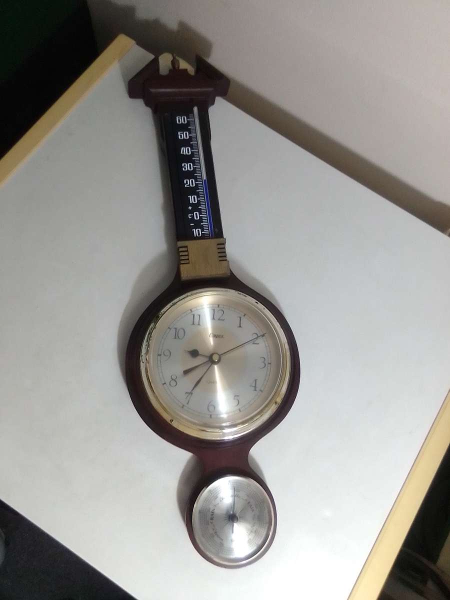Vintage Banjo Barometer/Thermometer and a working Quarts clock.