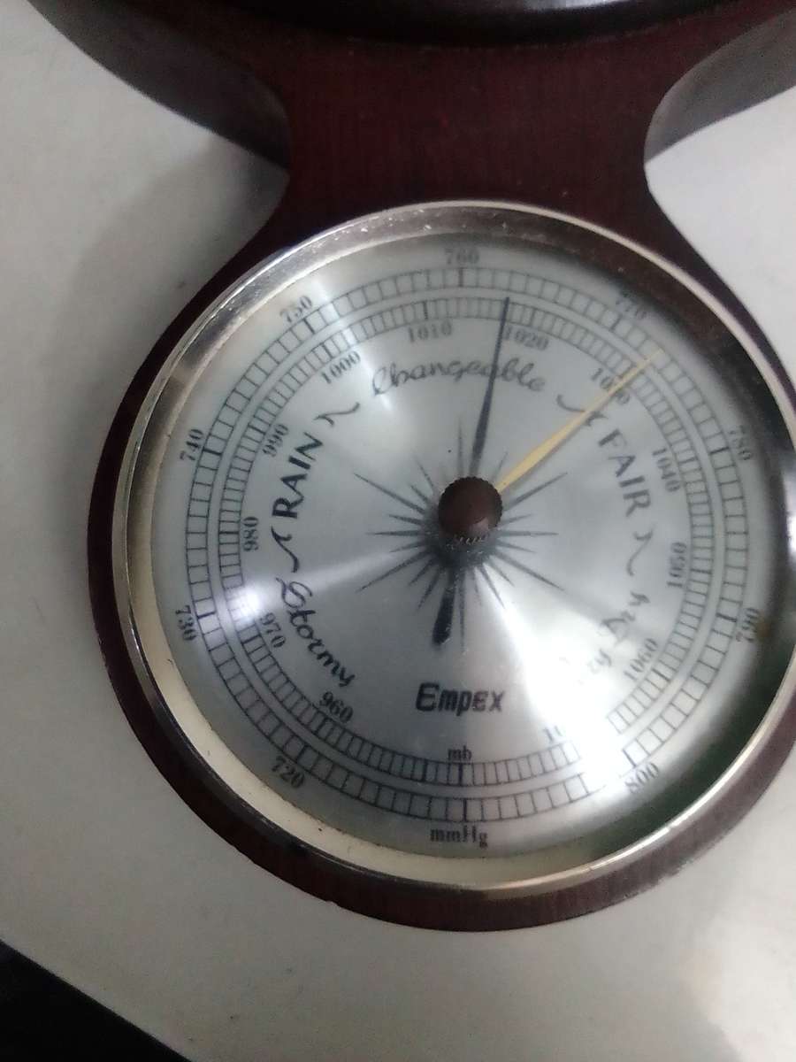 Vintage Banjo Barometer/Thermometer and a working Quarts clock.