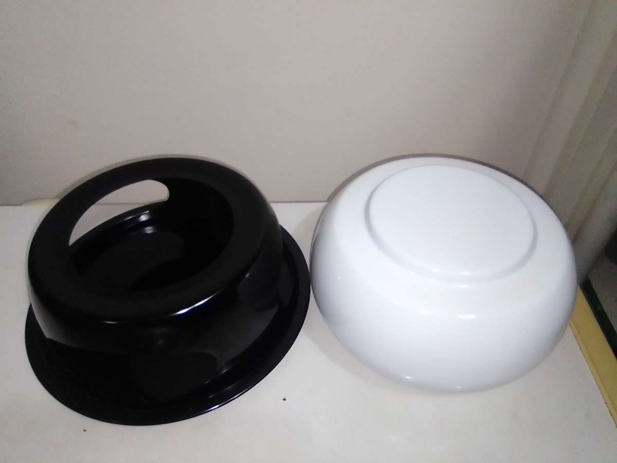 Wow a Elweco boxed complete White enamel Fondue set in almost new condition.