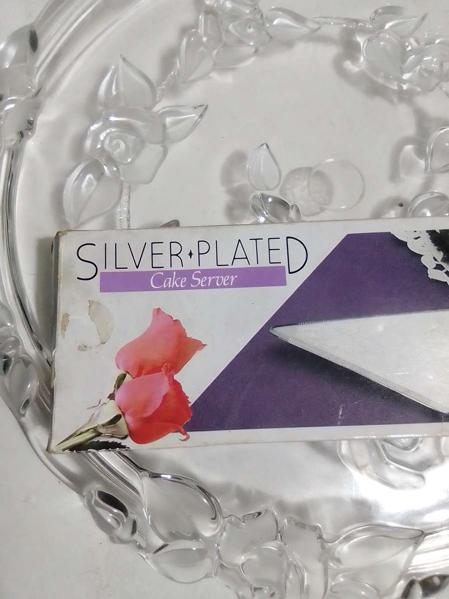 Mikasa Walther Glas Crystal Carmen Cake Plate Glass Floral Large Made In West German + Cake Lifter.