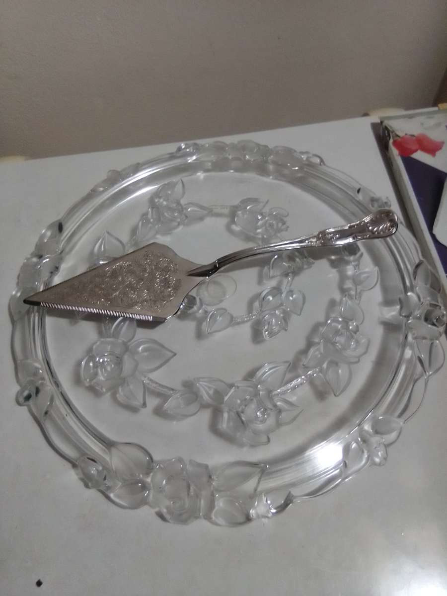 Mikasa Walther Glas Crystal Carmen Cake Plate Glass Floral Large Made In West German + Cake Lifter.