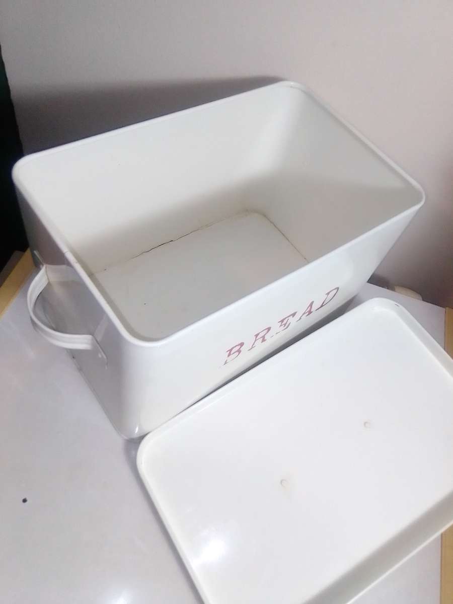 Large, lidded Red letters Bread white enamel bin to store a whole bread loaves, retro-style.