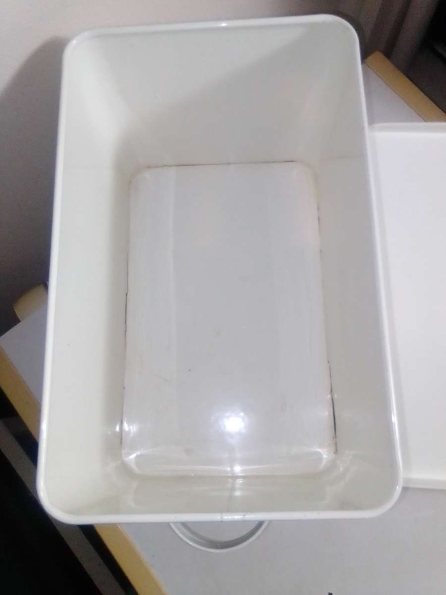 Large, lidded Red letters Bread white enamel bin to store a whole bread loaves, retro-style.