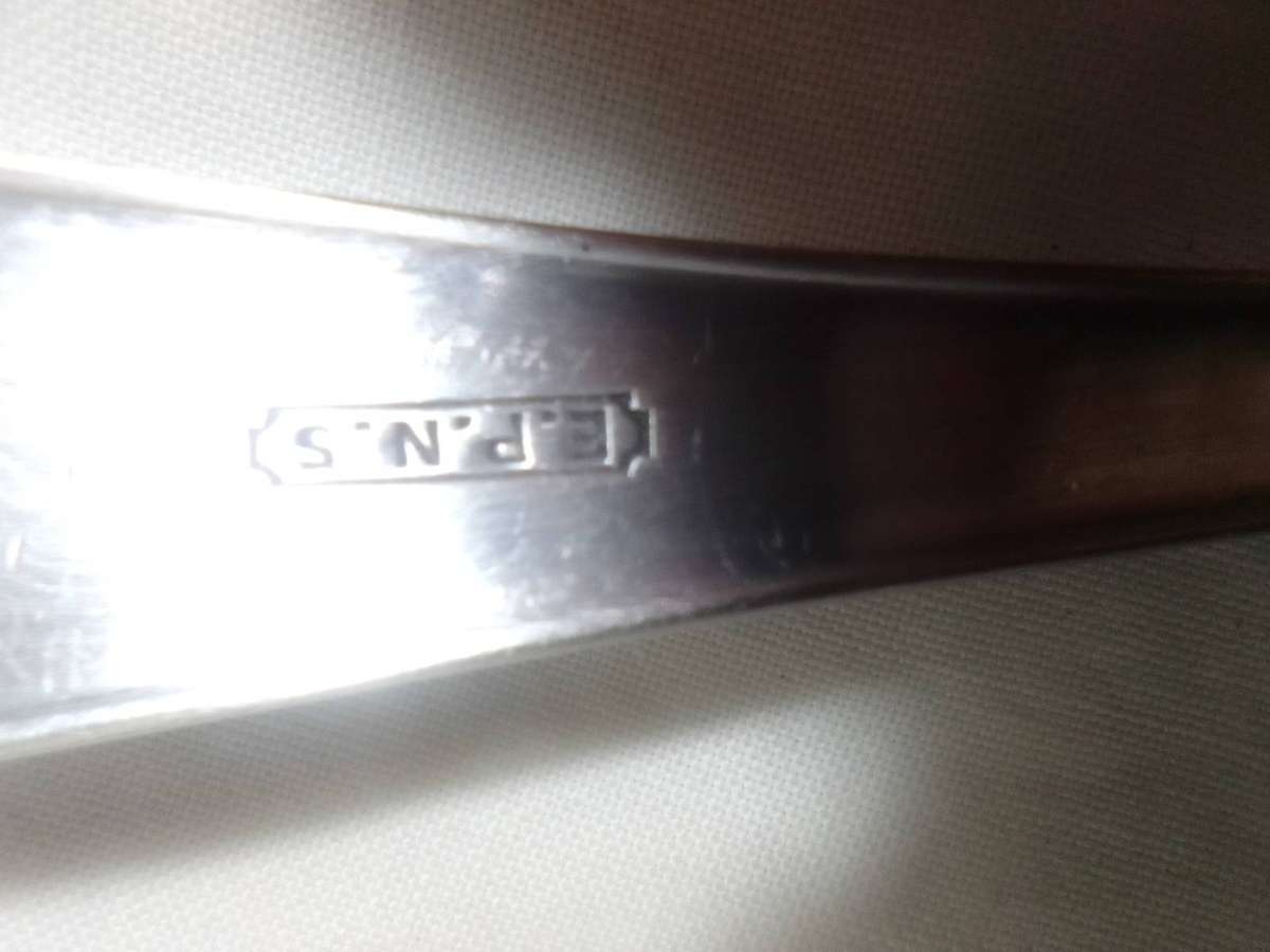 Old vintage boxed cutlery. 6 of each Knives & Forks 24units. Cake Lifter. 2 Salad Spoons, 4 Rests.