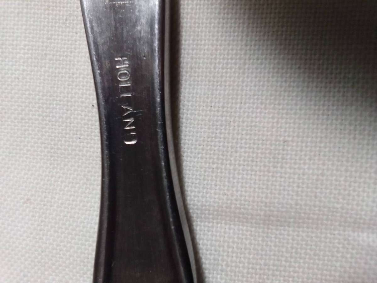 Old vintage boxed cutlery. 6 of each Knives & Forks 24units. Cake Lifter. 2 Salad Spoons, 4 Rests.