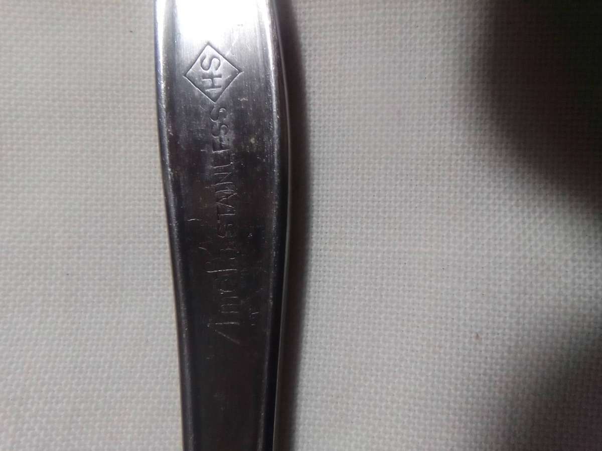 Old vintage boxed cutlery. 6 of each Knives & Forks 24units. Cake Lifter. 2 Salad Spoons, 4 Rests.