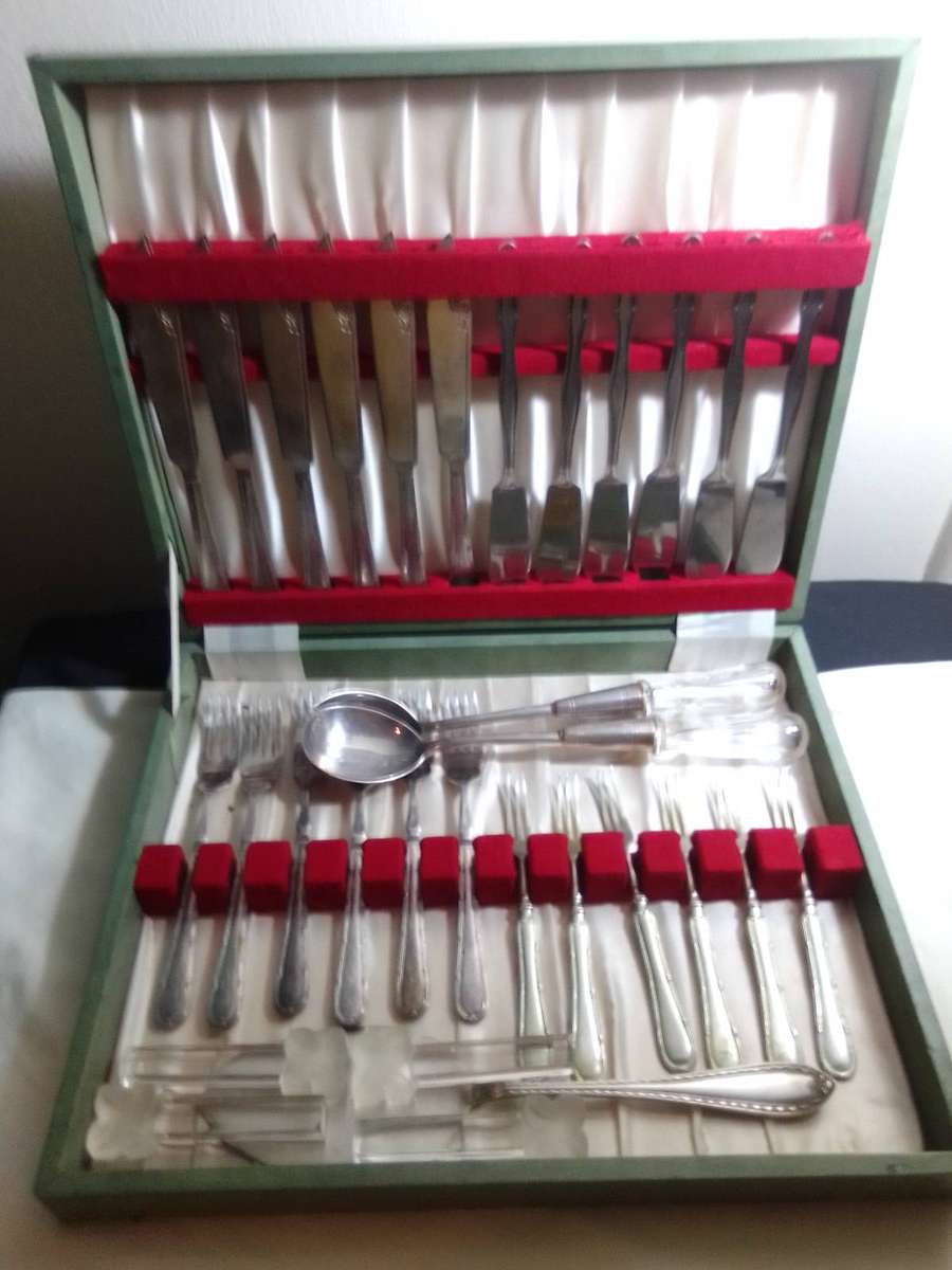 Old vintage boxed cutlery. 6 of each Knives & Forks 24units. Cake Lifter. 2 Salad Spoons, 4 Rests.