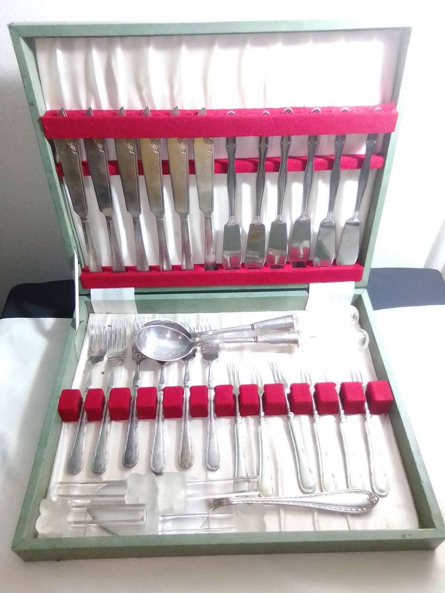 Old vintage boxed cutlery. 6 of each Knives & Forks 24units. Cake Lifter. 2 Salad Spoons, 4 Rests.