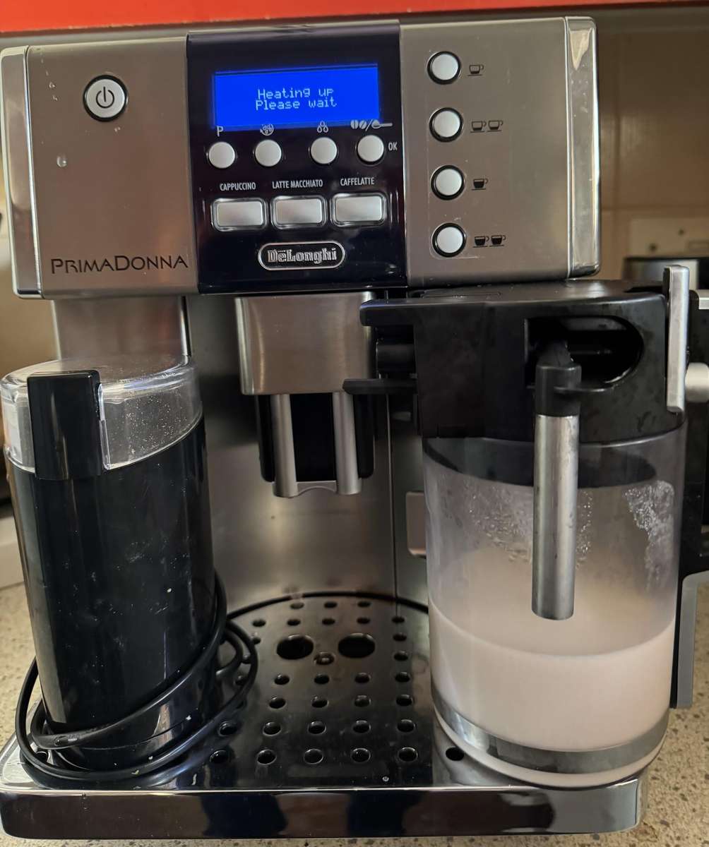 DeLonghi PrimaDonna Bean to Cup Coffee Machine + electric grinder