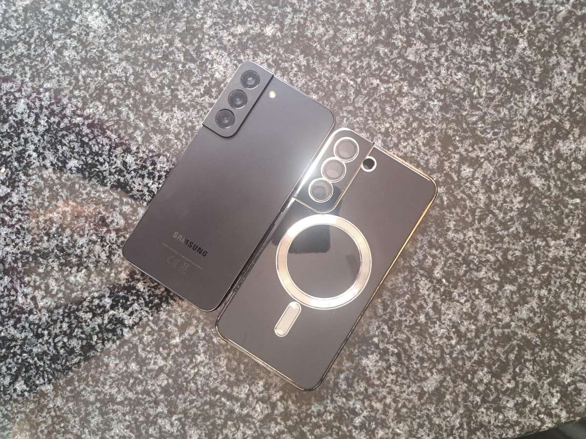 Samsung S22 , 256GB , 5G  . dual sim