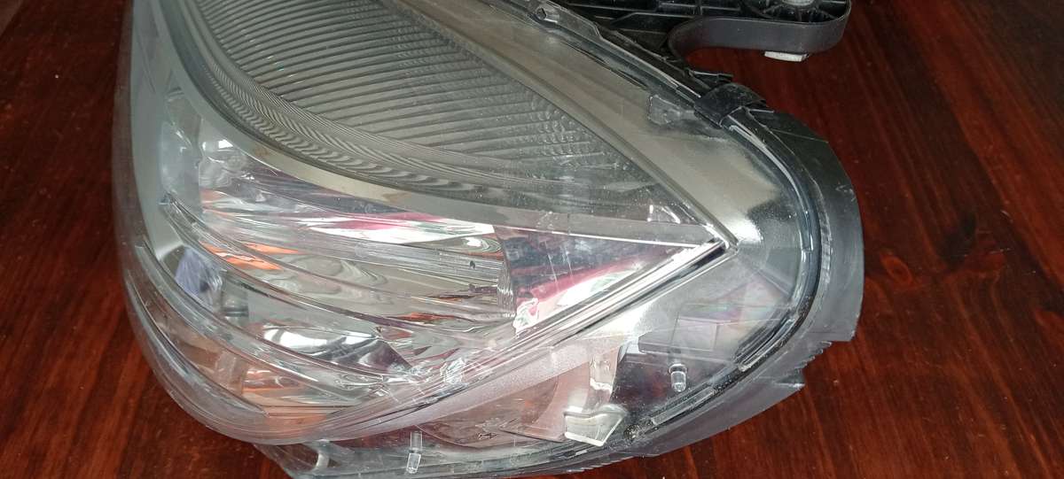 Mercedes Benz Xenon front lamp (left).