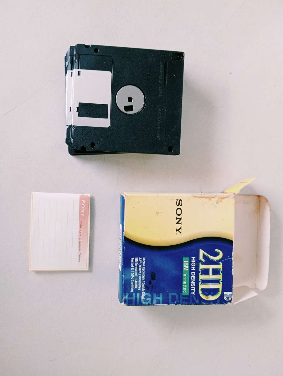 SONY 3.5" FLOPPY DISK DRIVE (PACK OF 10) Brand new, COLLECTABLES