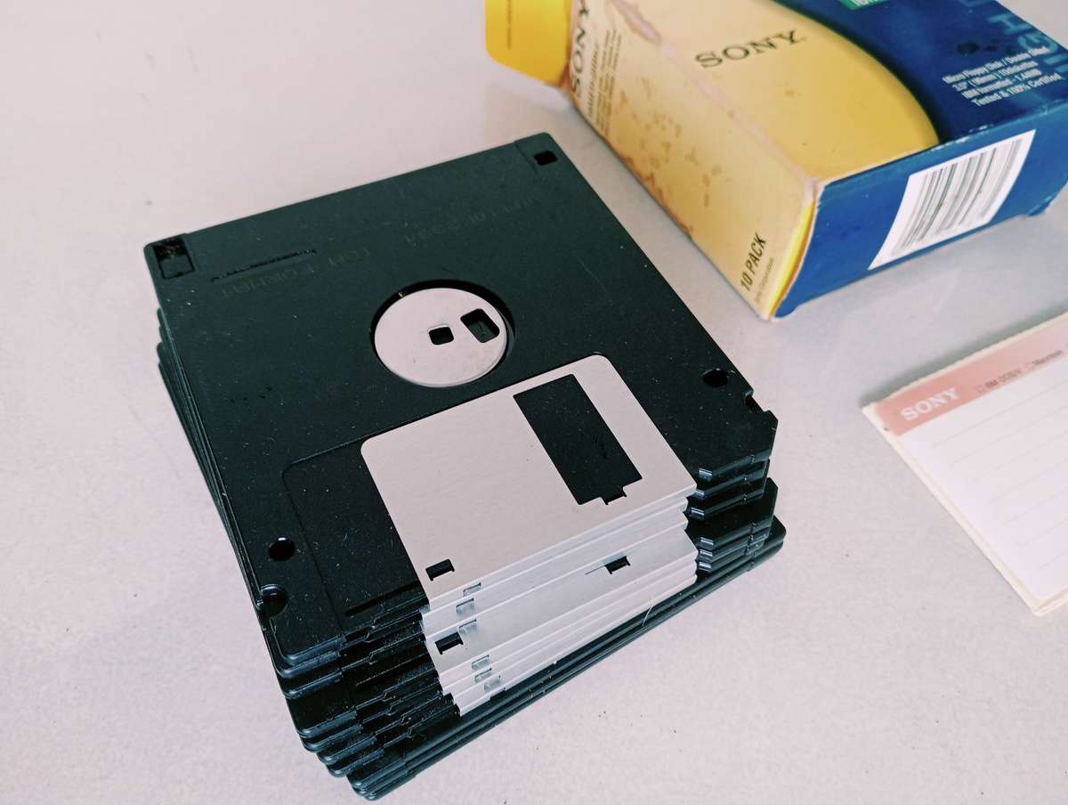 SONY 3.5" FLOPPY DISK DRIVE (PACK OF 10) Brand new, COLLECTABLES