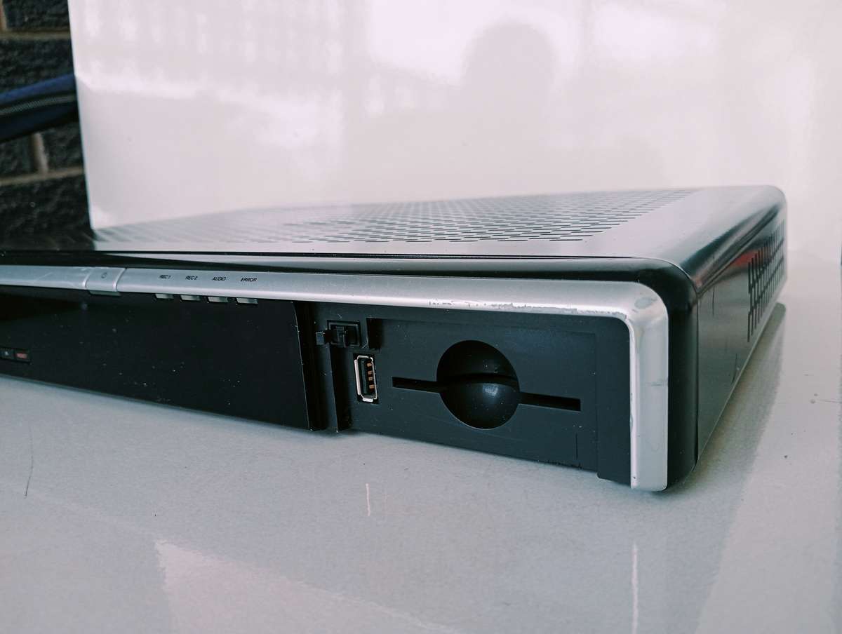 DStv HD PVR decoder Pace DT-PHI9100