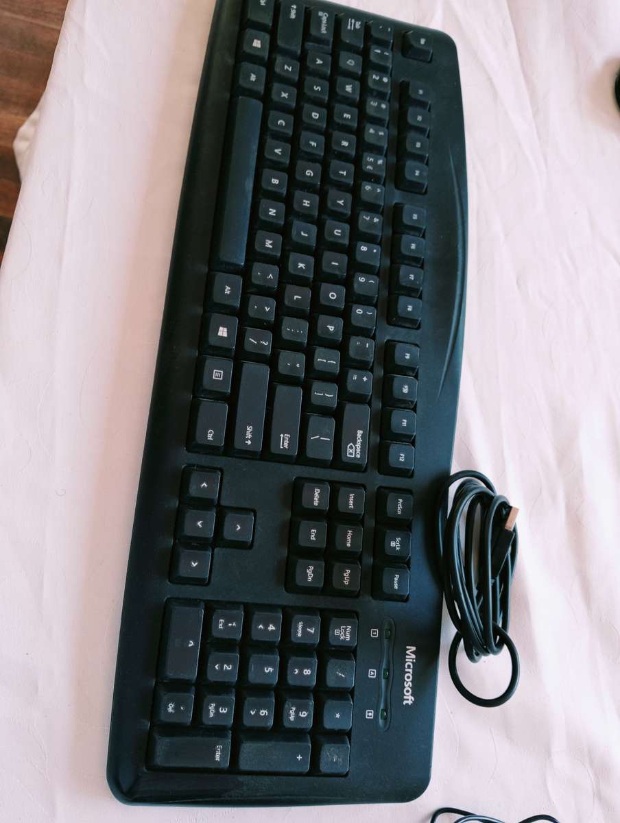 Corded Microsoft keyboard and mouse combo