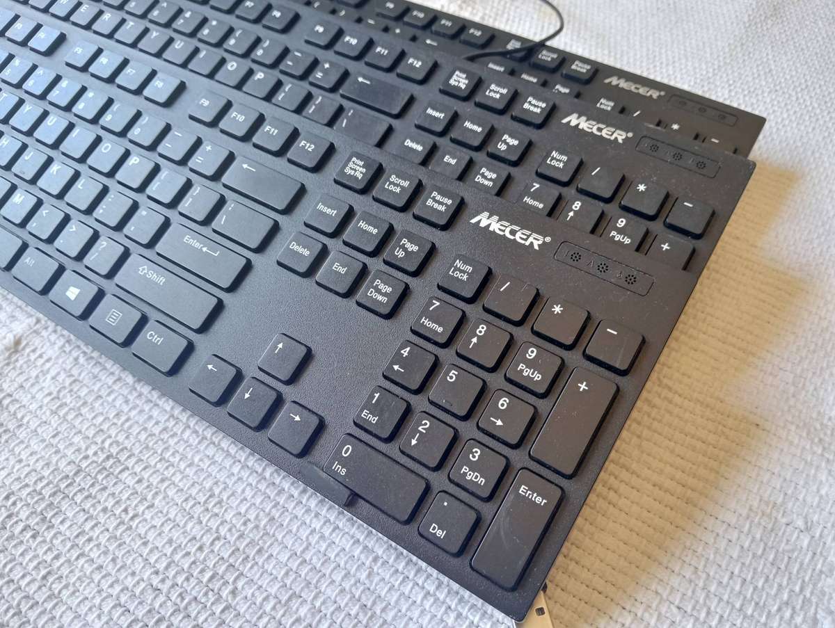 Mecer USB slim keyboard (SELLING LOT OF 11 UNITS) (ONE BID FOR ALL)