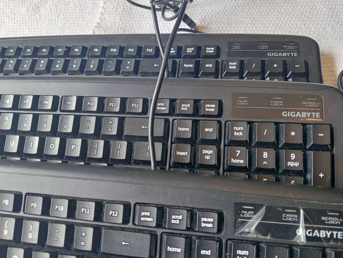 GIGABYTE KM5300 Keyboards (1 bid for 3 units)