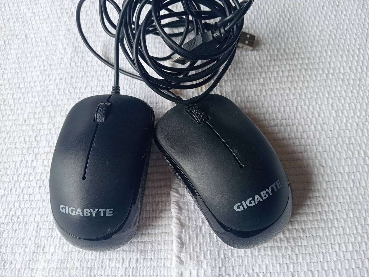 GIGABYTE M6300 mouse (one bid for 2 units)