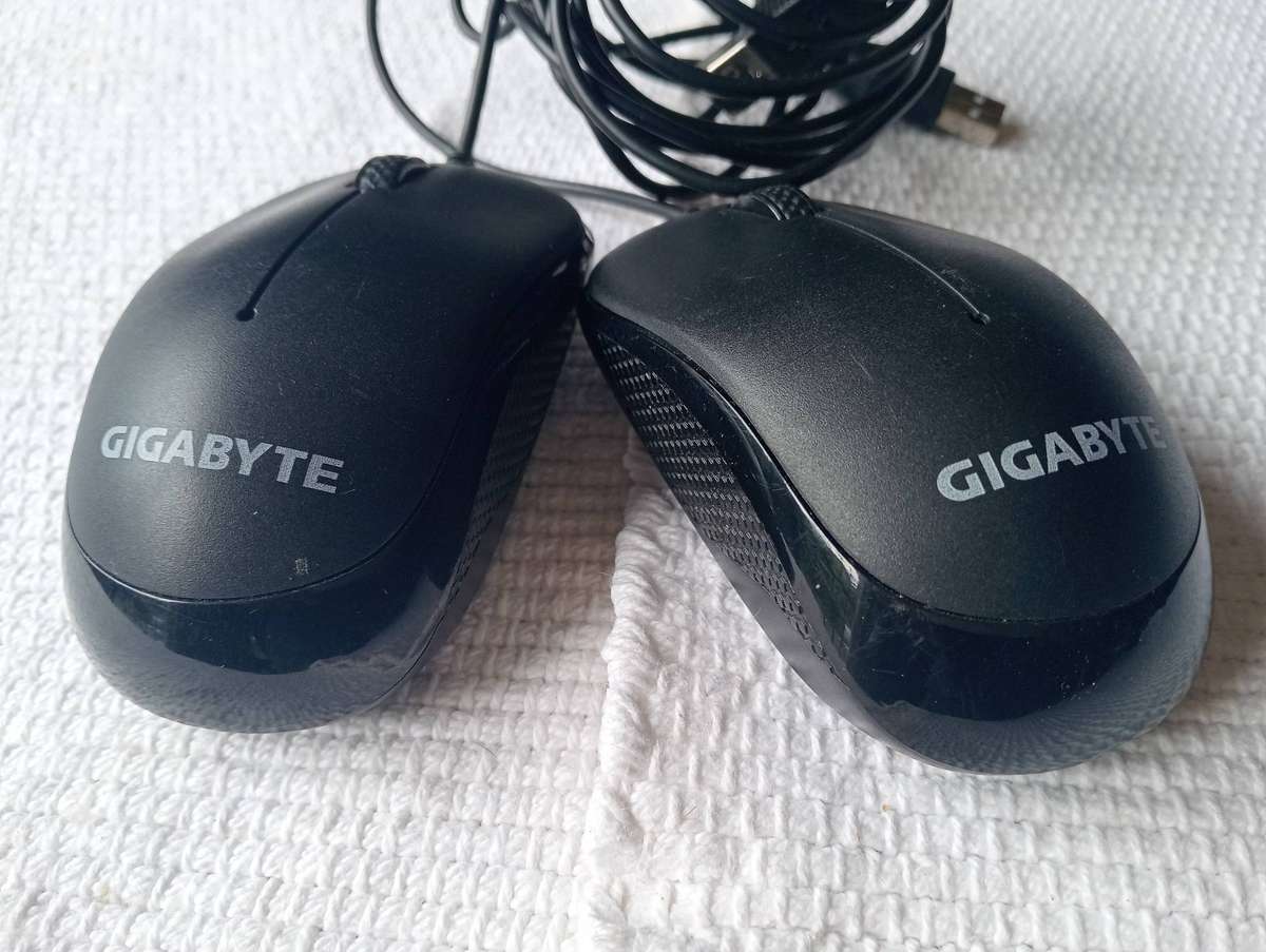 GIGABYTE M6300 mouse (one bid for 2 units)