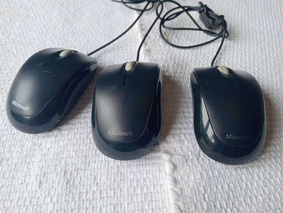 Microsoft Compact Optical Mouse mini sized 500 v2.0 (x3 units for one bid)