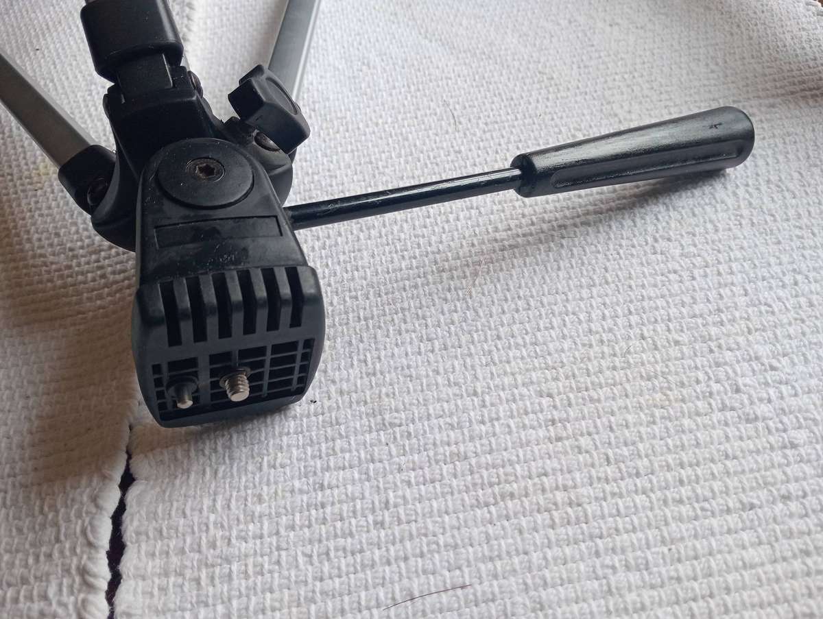 Takara Tripod TP-1000