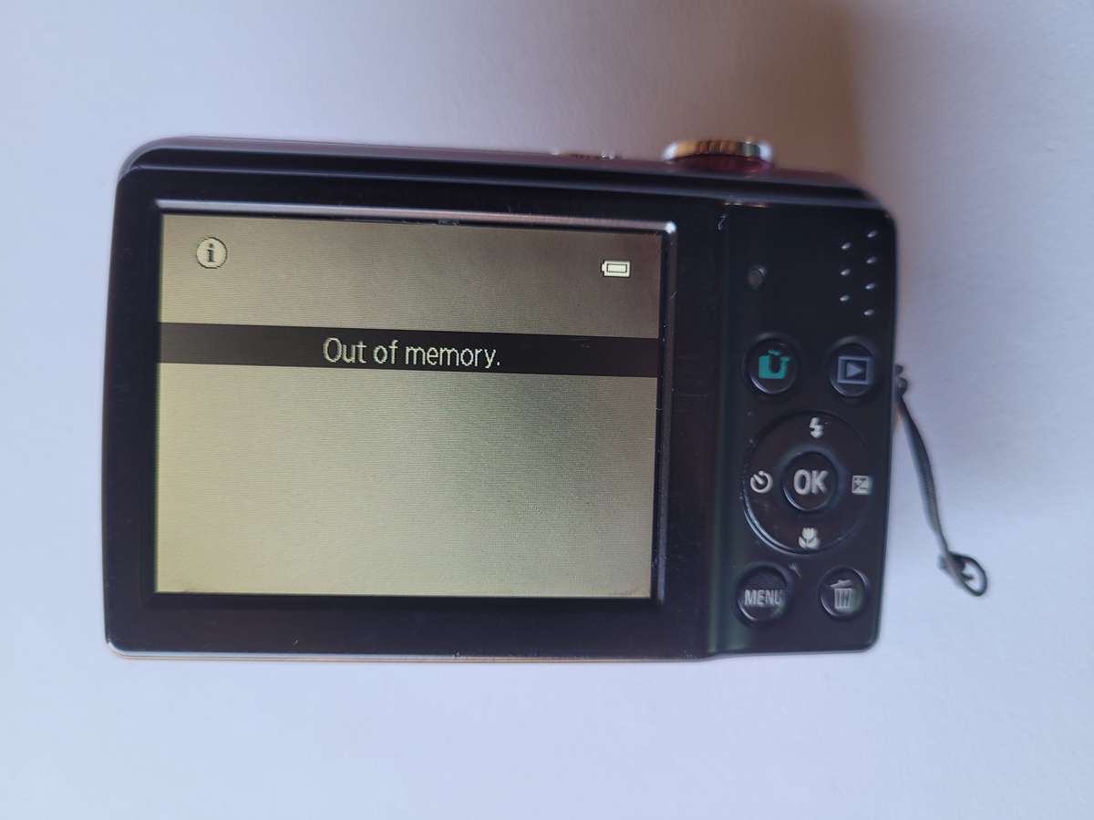 NIKON COOLPIX CAMERA