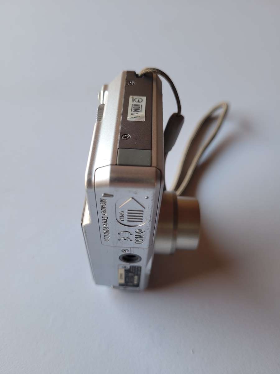 SONY CYBER-SHOT CAMERA