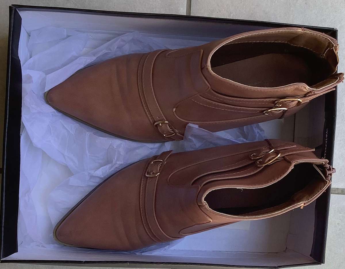 Brown Boot, women Size 6