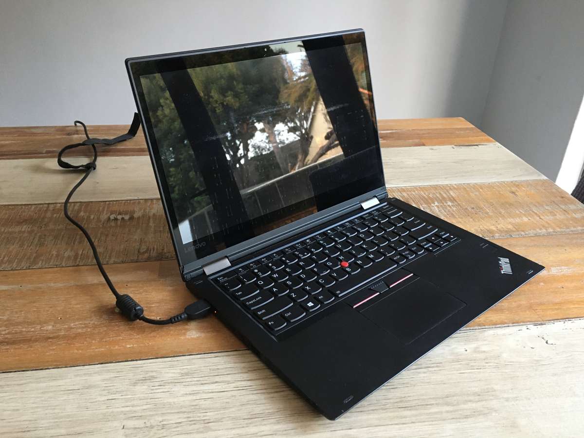 *** GREAT Condition!!! *** Lenovo Yoga 370 Core i5 7300U