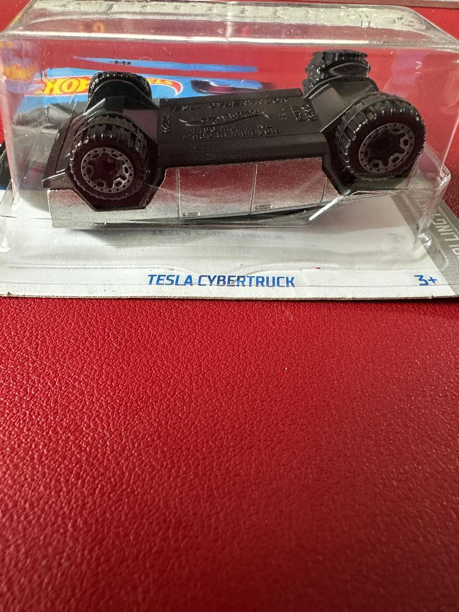 Hot Wheels - Tesla Cybertruck 2024 (Upside Down)