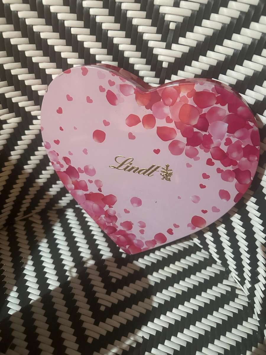 Empty Lindt tins x6