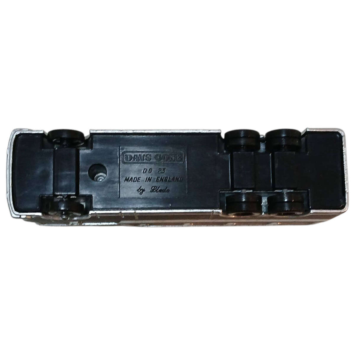 R0 Start-HUGE Car Collection Sale -Days Gone Lledo DG23 Greyhound bus 10.5x3.5x3.5cm