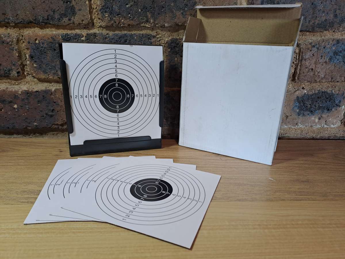 Air rifle or air pistol flat pellet trap comes with 5x targets