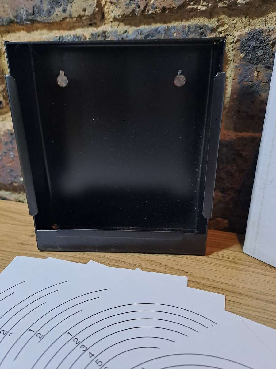 Air rifle or air pistol flat pellet trap comes with 5x targets