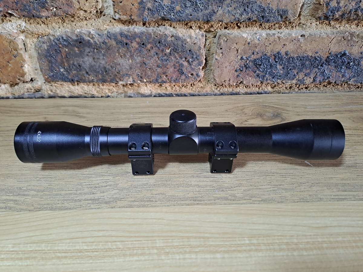 Air rifle scope 4x32 generic great condition with mounts