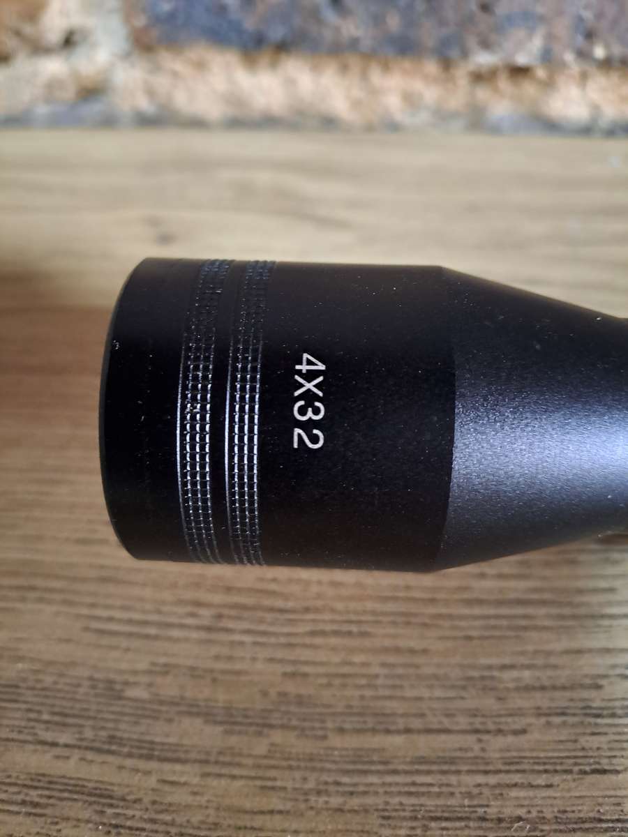 Air rifle scope 4x32 generic great condition with mounts