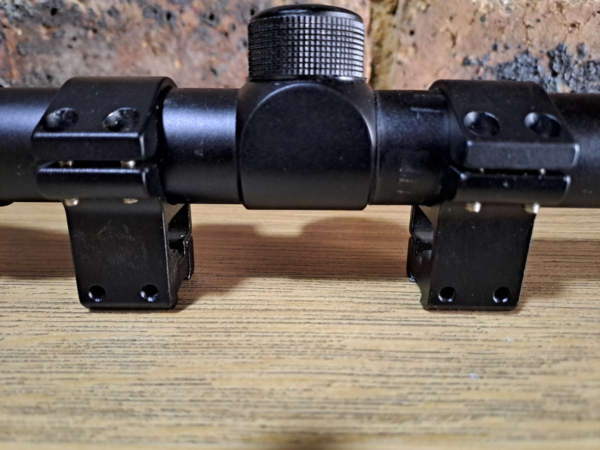Air rifle scope 4x32 generic great condition with mounts