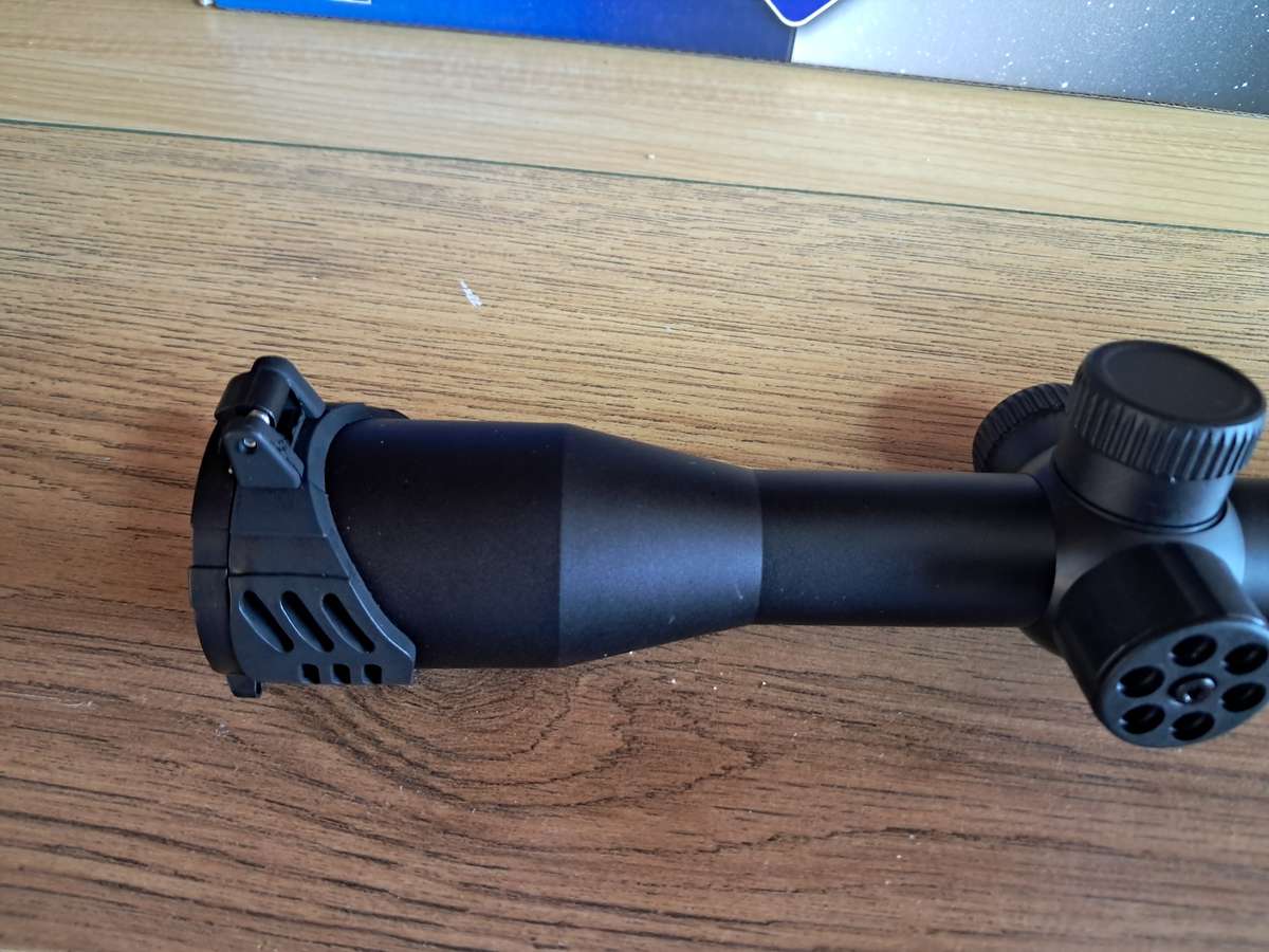 Scope Discovery VT-R 4x32AC new with scope rings