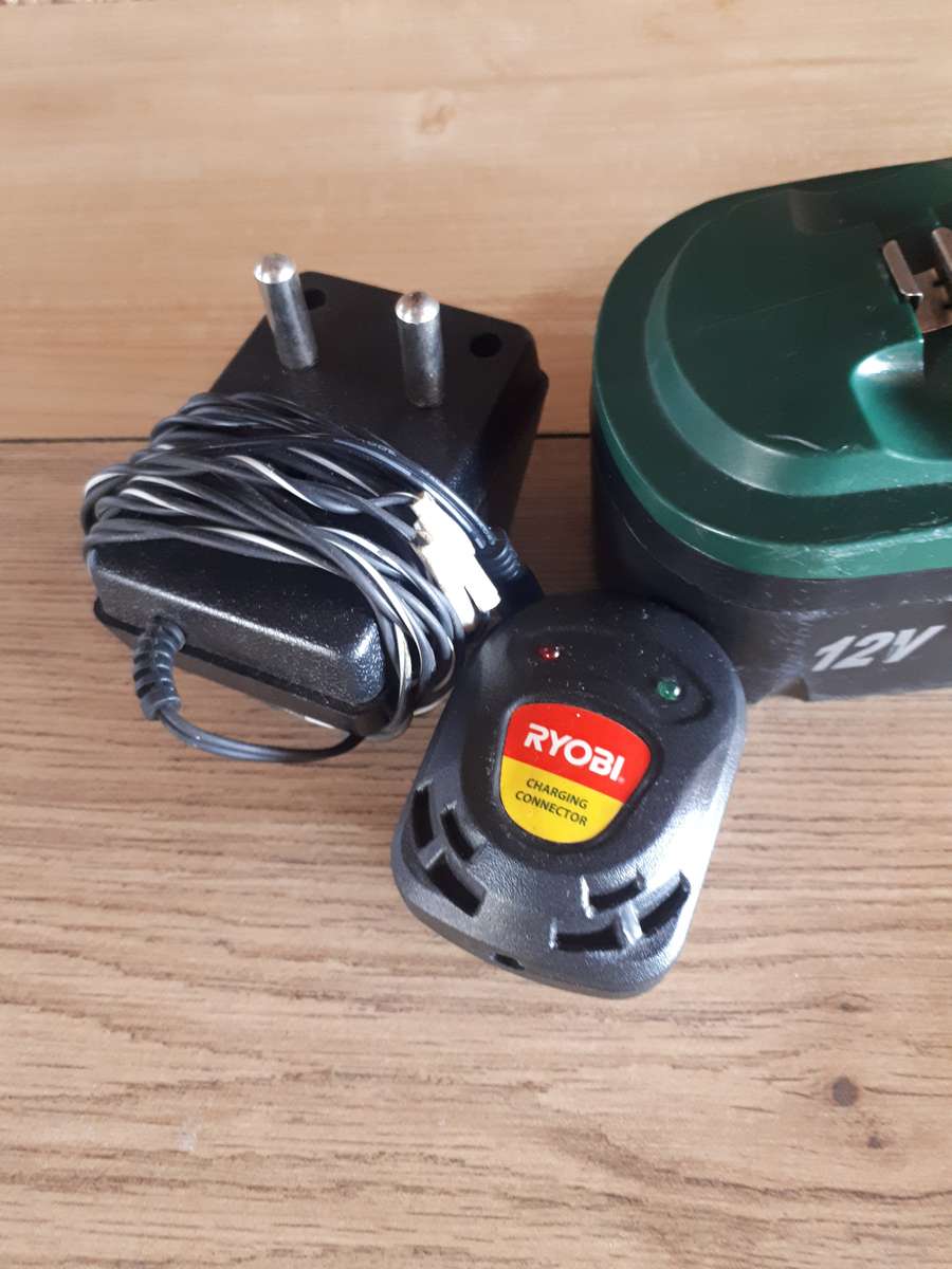 Ryobi cordless drill 12v Batery needs replacing