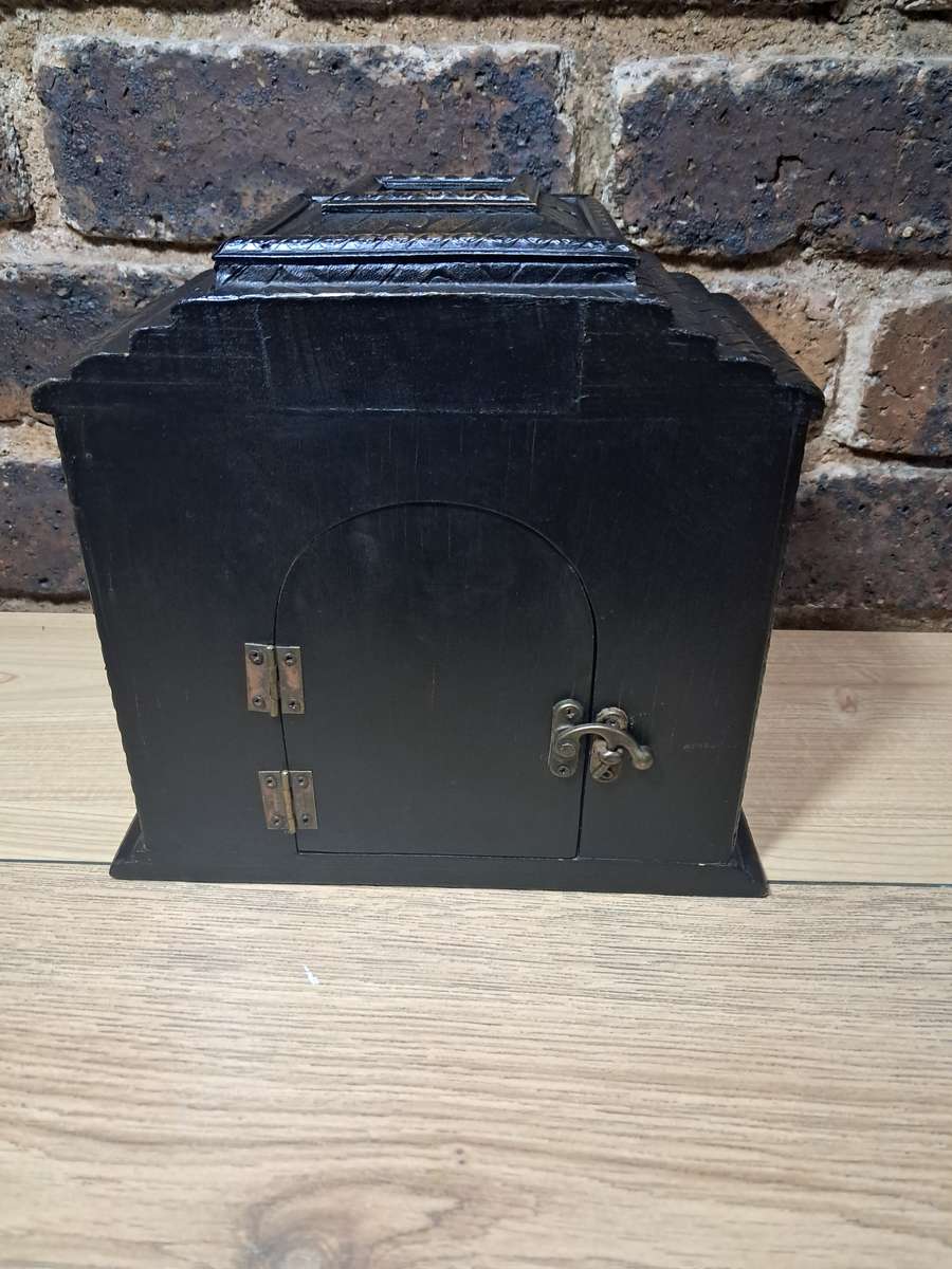 Mantle clock Seth Thomas stiled wooden with Quarts drive