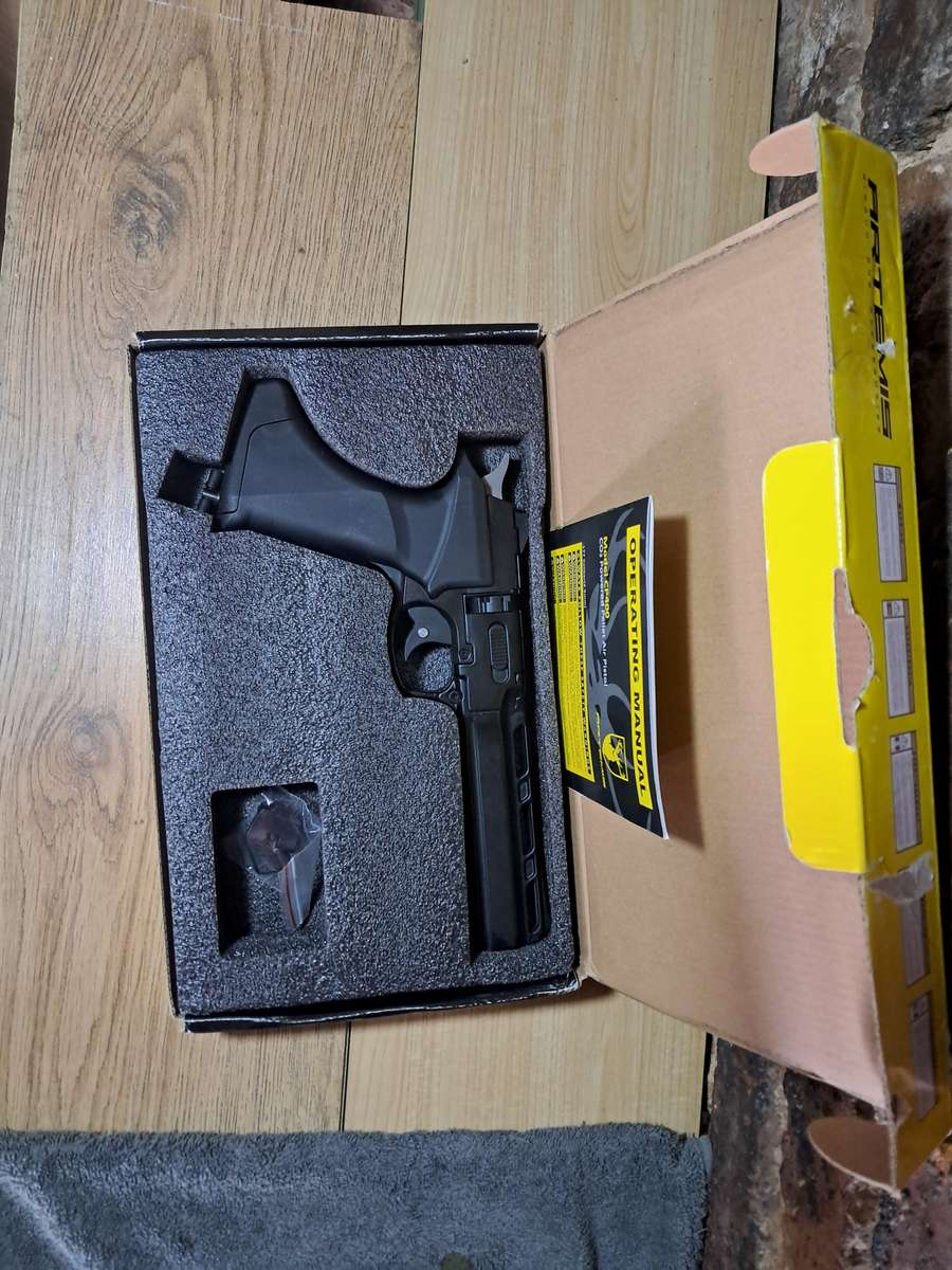 Artemis CP400 co2 Air Pistol 4.5 /.177  in as new condition