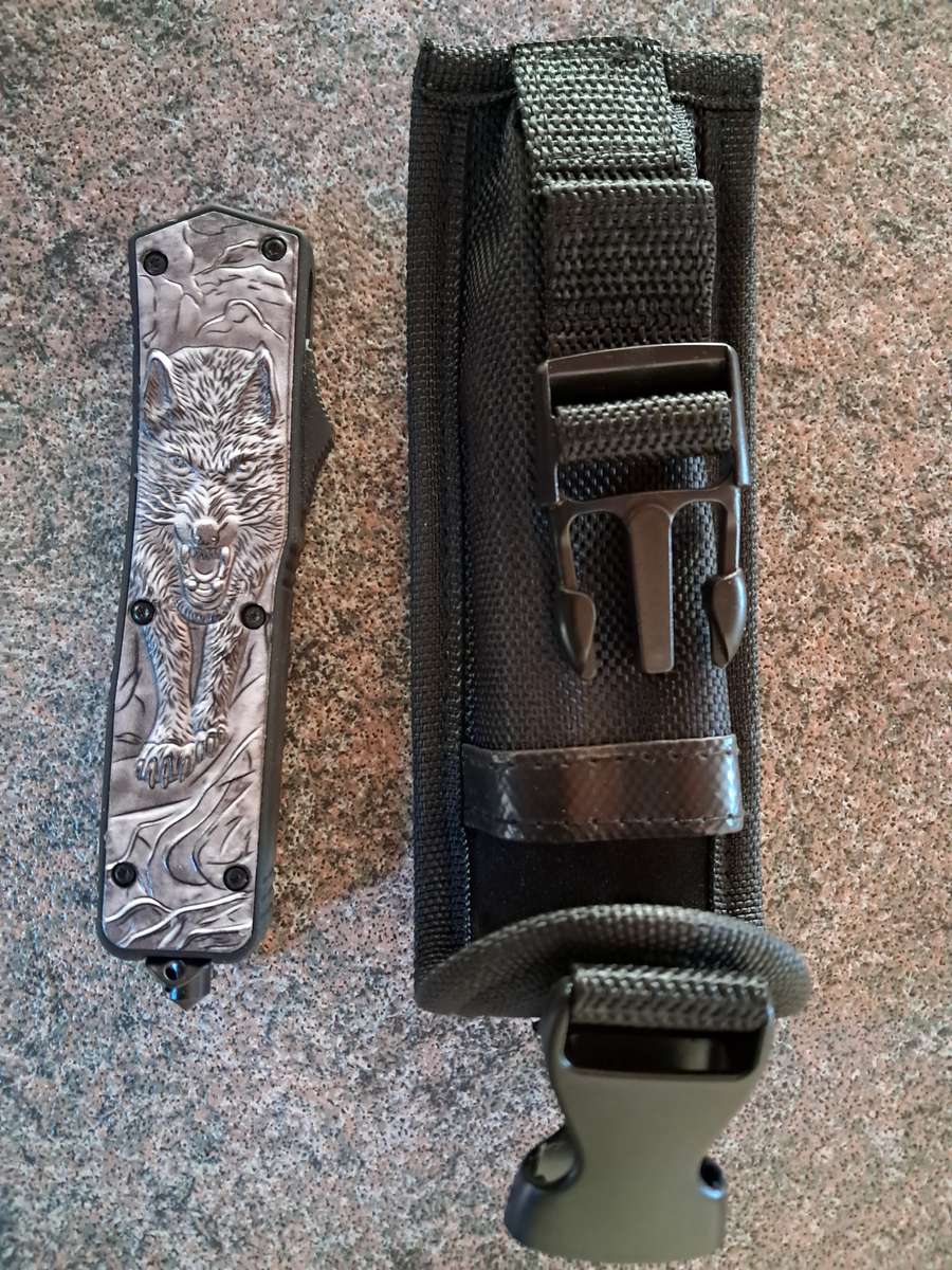 Knife  staletto blade retractable