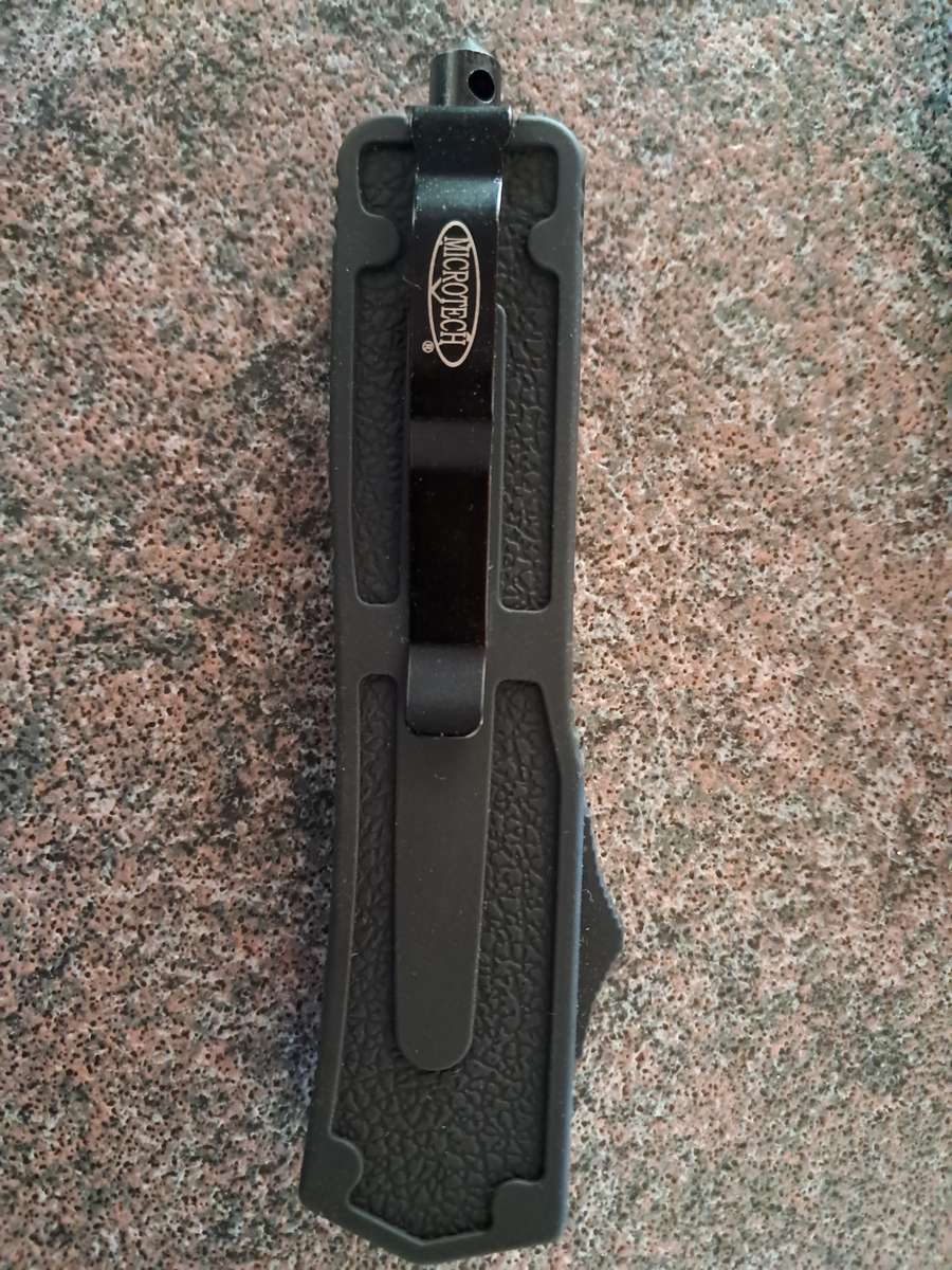 Knife  staletto blade retractable