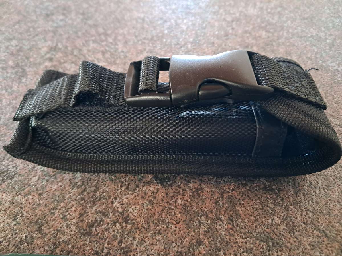 Knife  staletto blade retractable