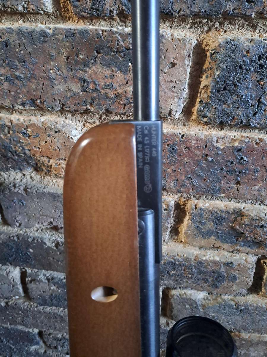 Air rifle Gamo hunter 440 with scope in exelent condition minus rear sight