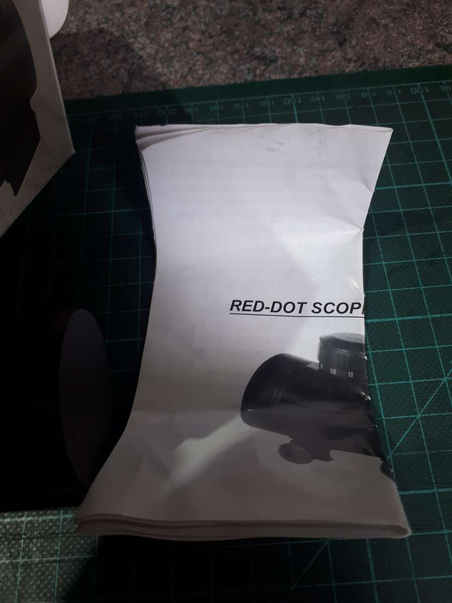 Red dot sight victoptics new with batery and included red dot laser