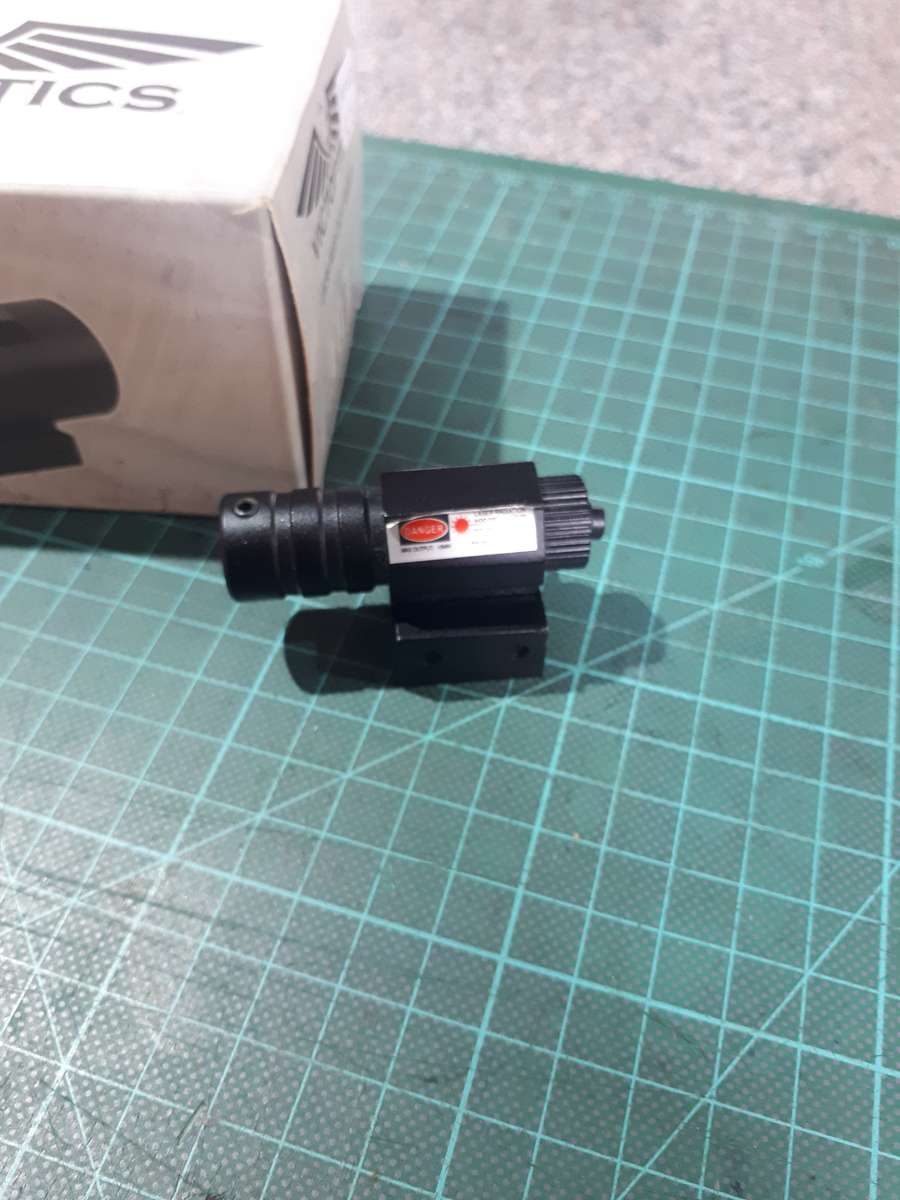 Red dot sight victoptics new with batery and included red dot laser