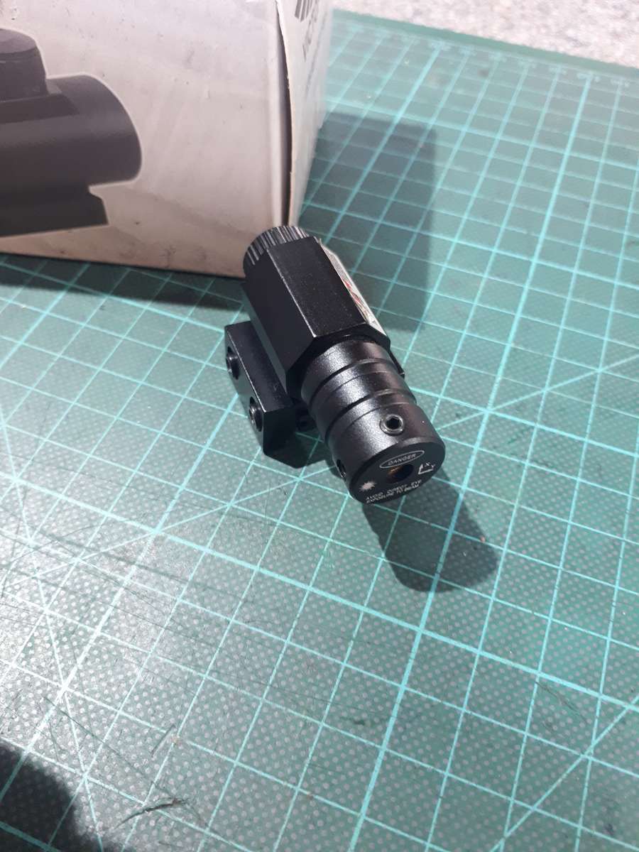 Red dot sight victoptics new with batery and included red dot laser